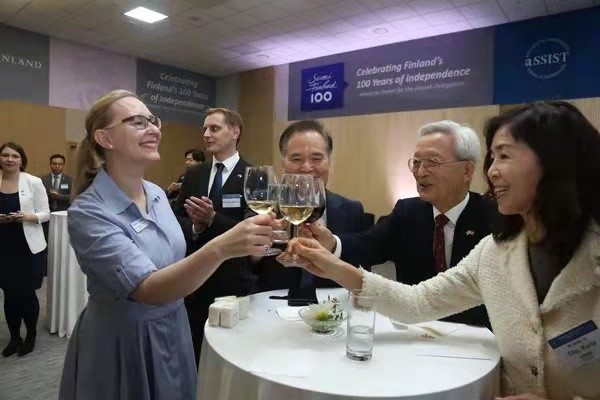 首爾科學(xué)綜合大學(xué)院大學(xué)學(xué)員分享酒會活動