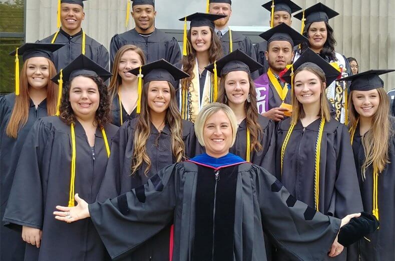 美國恩波利亞州立大學畢業照片