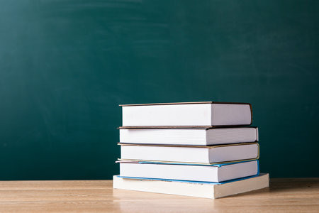 報(bào)考藝術(shù)學(xué)高級(jí)研修班需要多少錢(qián)，學(xué)費(fèi)貴嗎？