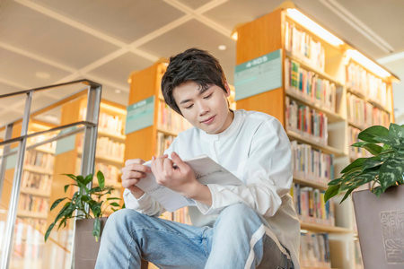 法律（法學）非全日制研究生學費一年多少錢？