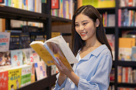 应用统计非全日制研究生学费一年多少钱？