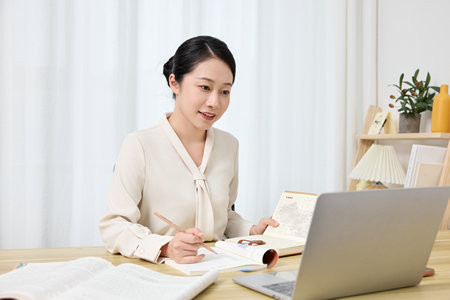 報(bào)考應(yīng)用經(jīng)濟(jì)學(xué)高級(jí)研修班需要多少錢，學(xué)費(fèi)貴嗎？