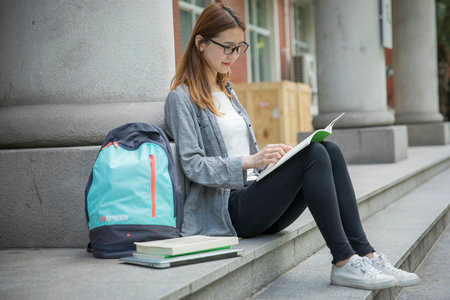 新疆財(cái)經(jīng)大學(xué)MPA報(bào)考條件及流程2025年