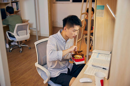 2026陜西工商管理碩士學(xué)院EMBA考試考什么科目？