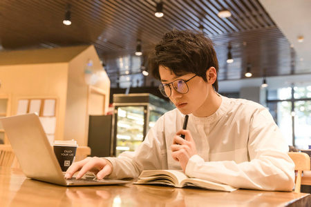 2026美國布魯克斯大學國際碩士考試考什么科目？