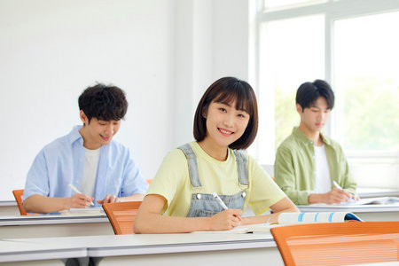 专科可以报考法国克莱蒙高等商学院国际博士吗？