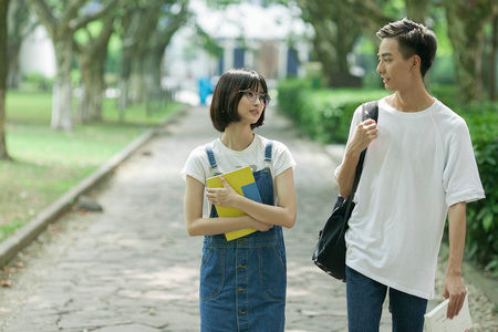 2026上海對外經貿大學金融專碩考試考什么科目？