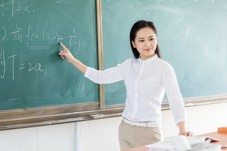 英國愛丁堡龍比亞大學在哪里報名？