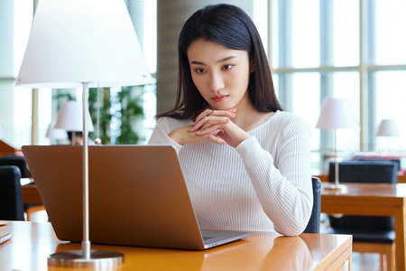 遼寧工業(yè)大學(xué)非全日制研究生滿足什么條件才能復(fù)試？