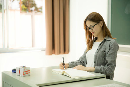 參加新疆師范大學非全日制研究生復試需要滿足什么條件？