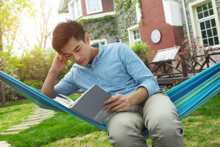 參加西北政法大學(xué)非全日制研究生復(fù)試需要滿足什么條件？