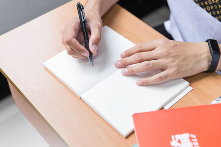 遼寧工業(yè)大學(xué)非全日制研究生分?jǐn)?shù)線在哪里看？