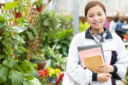 西安財(cái)經(jīng)大學(xué)非全日制研究生過(guò)了線就能上嗎？