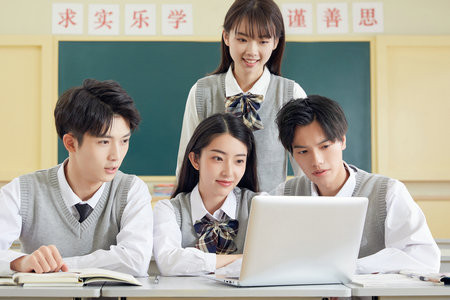 新疆師范大學非全日制研究生分數線在哪里看？