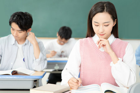 中央蘭開夏大學招生條件有哪些