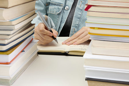 2025年上海財經大學在職研究生招生簡章