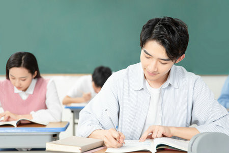 2025年中國傳媒大學(xué)在職研究生招生簡章