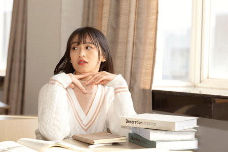 2026羅維拉·依維爾基里大學(xué)國際碩士招生對象有哪些？