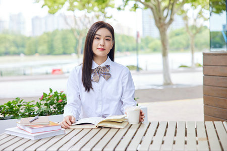 2026美國瓊斯國際大學(xué)國際博士招生時間