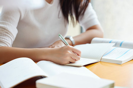 2026年揚(yáng)州大學(xué)在職研究生學(xué)制學(xué)費(fèi)一覽表