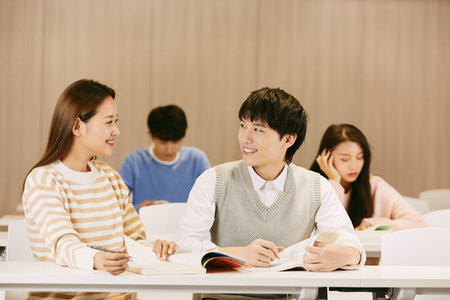 2026國際經(jīng)貿(mào)關(guān)系中外合辦招生條件